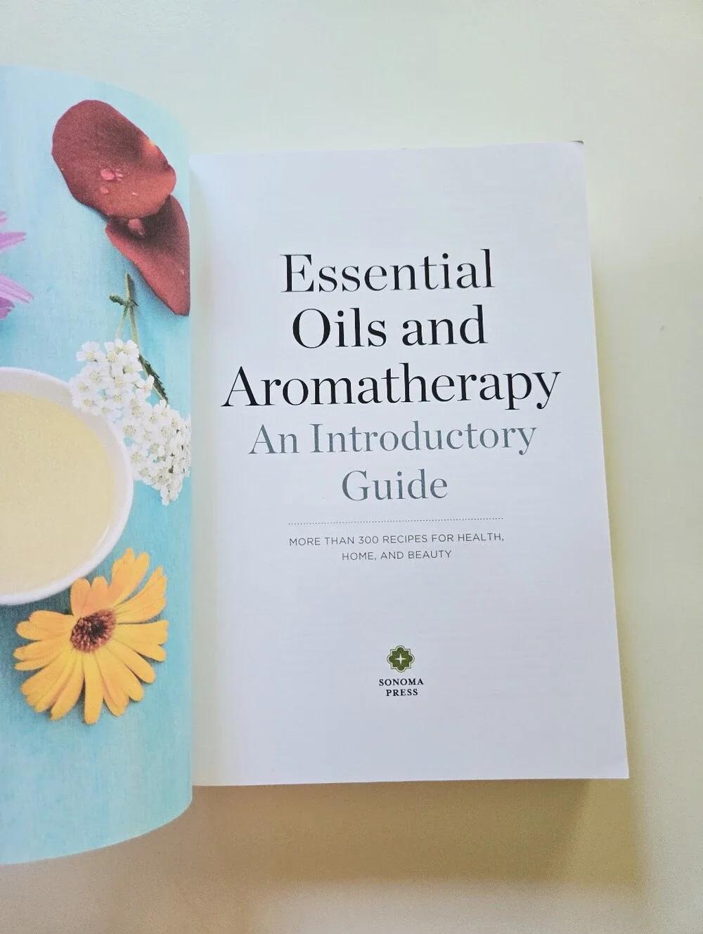 Essential Oils and Aromatherapy: 300 Recipes by Sonoma Press 2014 Trade PB